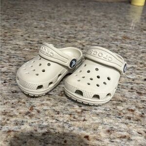 Toddler crocs classic bone size 5